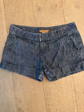 Women’s Arden B Low Rise Cuffed Blue Denim Jean Shorts Size 29